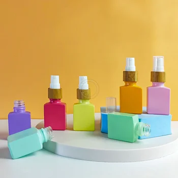 5Pcs 15ML Colorate Scrubs Reutilizabile de Sticlă Pătrat Plat Esenta Parfum Pulverizator Gol Contianers Cutii cu Bambus Capac de Spray