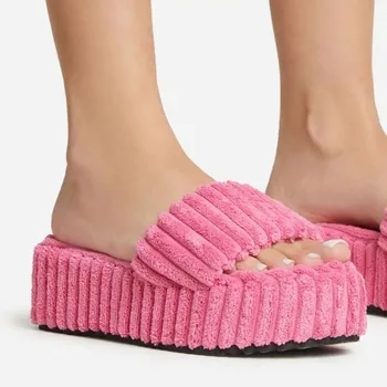 Femei stil nou în 2023 vara dimensiuni mari tălpi groase prosop de pluș, papuci de moda pentru femei open-toe acasă papuci