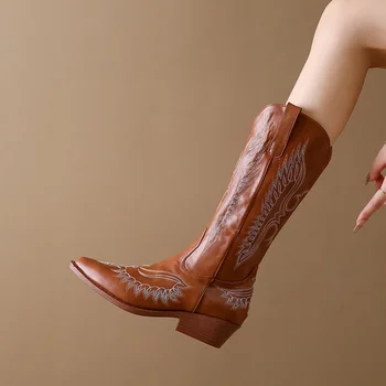 2023 Brand de Pantofi pentru Femei Aluneca pe la Jumătatea Vițel Cizme Femei de Iarna Cizme Moderne Femei Broderie Subliniat de la Picior Toc Pătrat Pantofi Femei